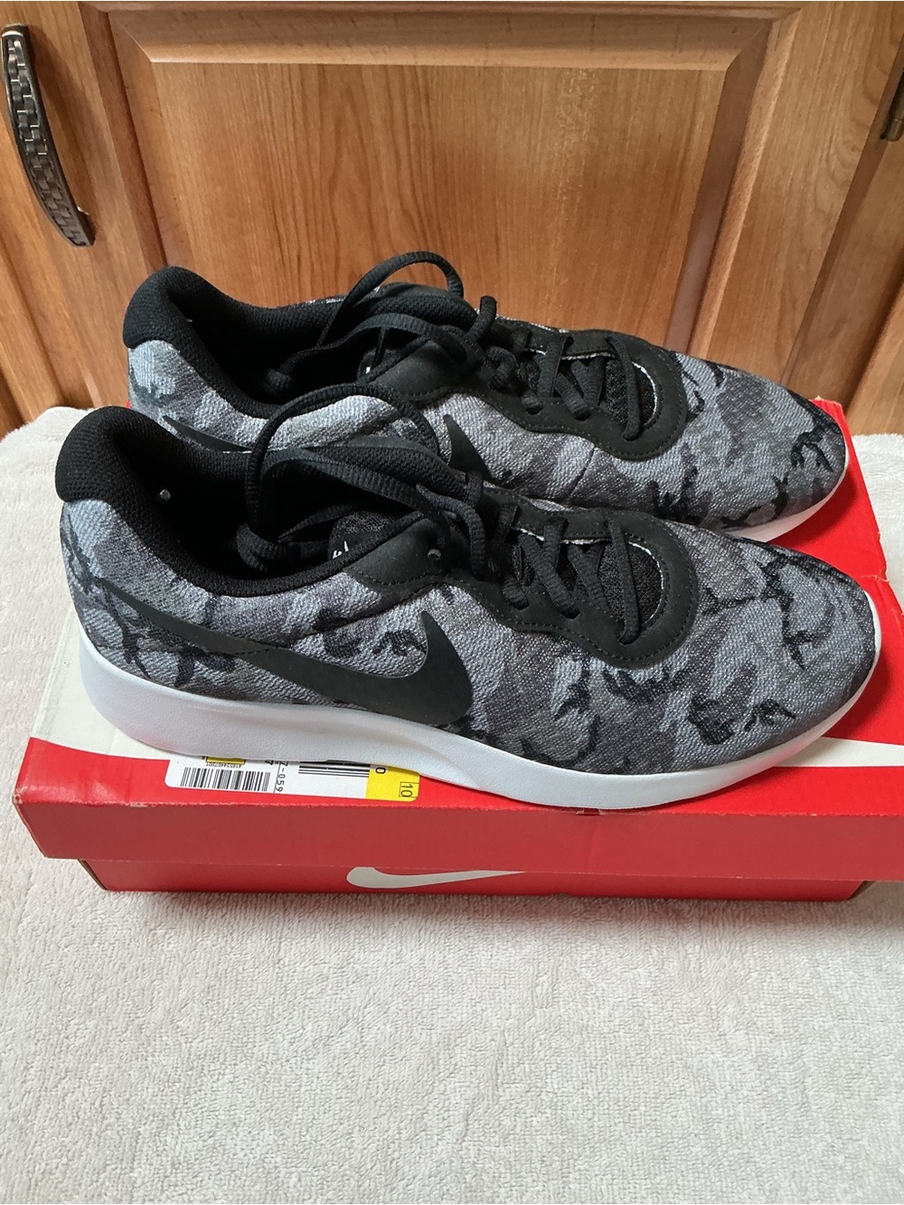 Nike Tanjun print Black & Gray Camo Sneakers